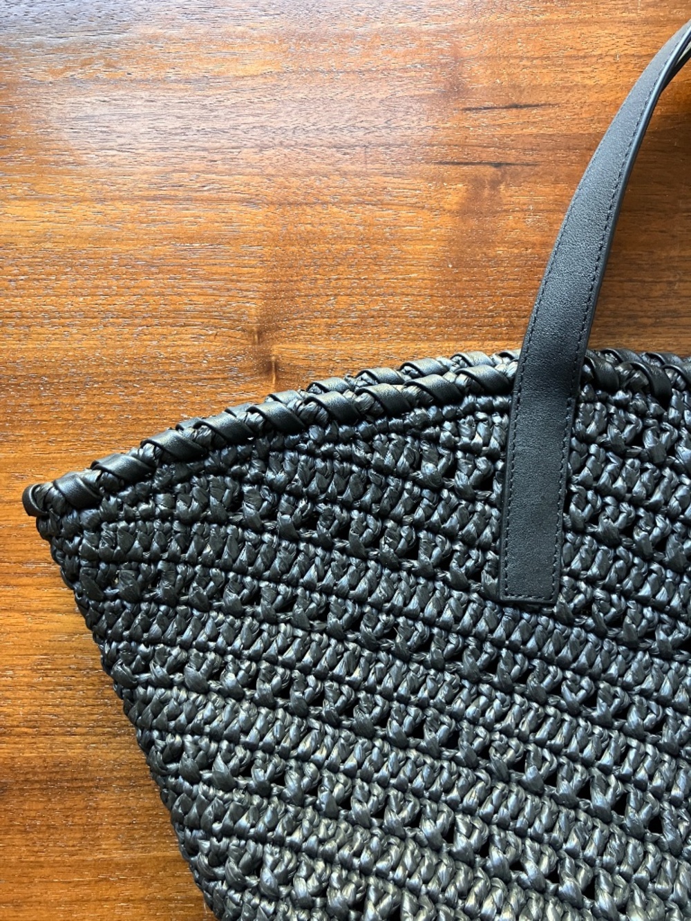 Beautiful handwoven raffia bag with leather details - Picture 4 of 4